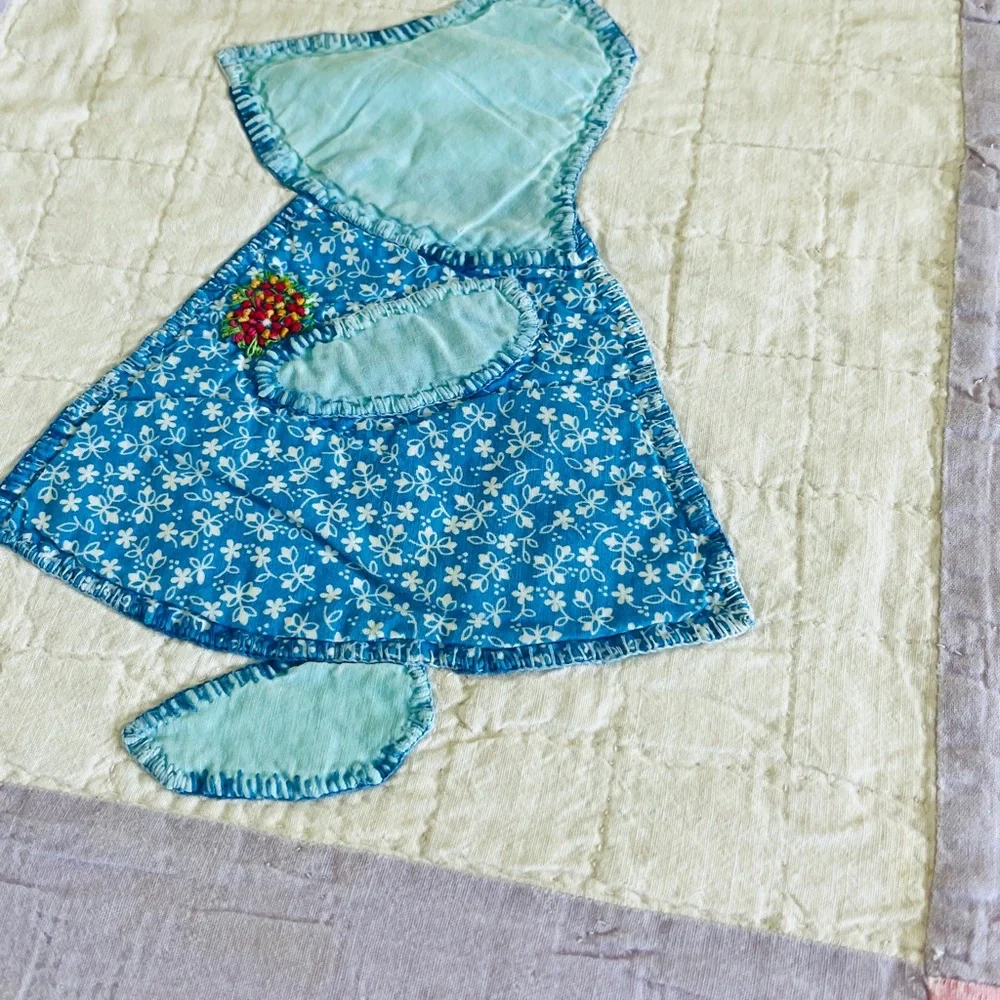 VINTAGE/ANTIQUE Handmade Quilt SUNBONNET SUE Pastel Hues Cotton Cottage Shabby